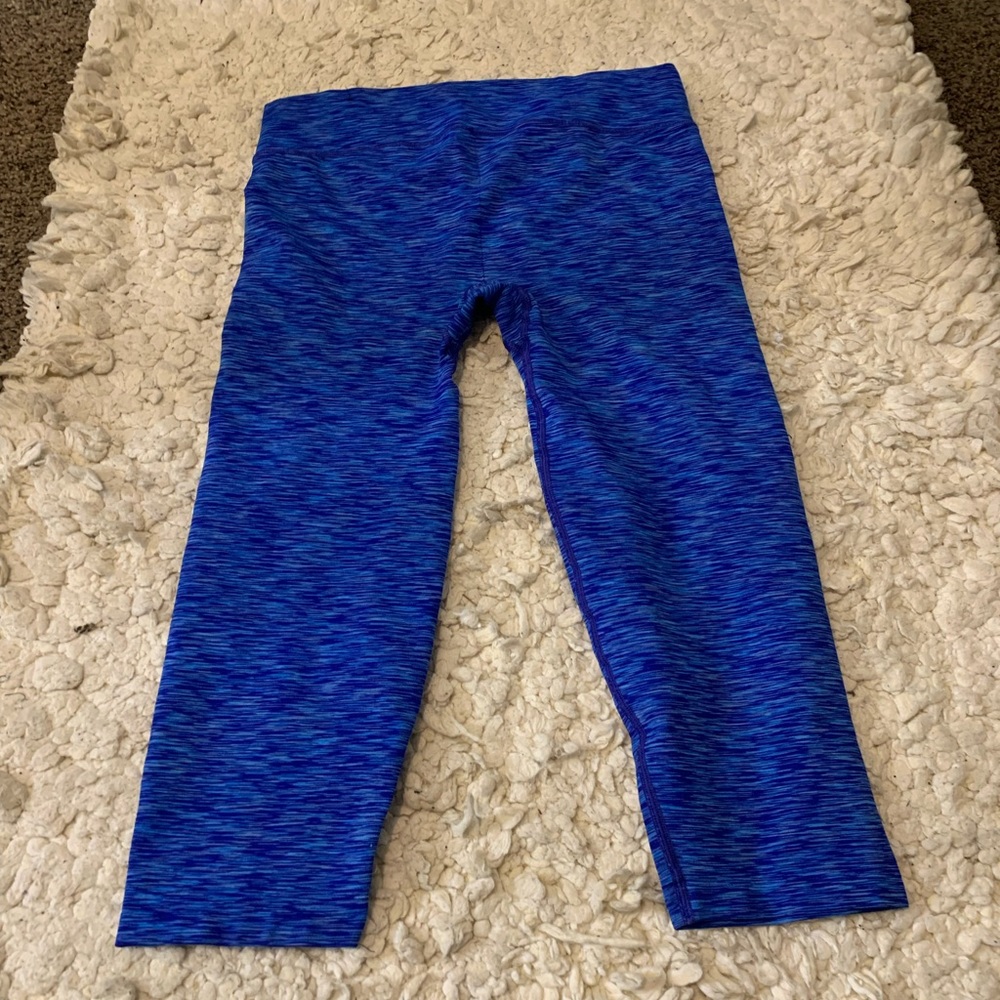 Victoria’s Secret PINK Blue Print Capri Leggings Yoga Pants w Black Logo Medium - Picture 4 of 4